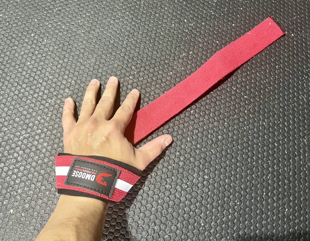How to Put On a Pair of Weightlifting Wrist Wraps Better and