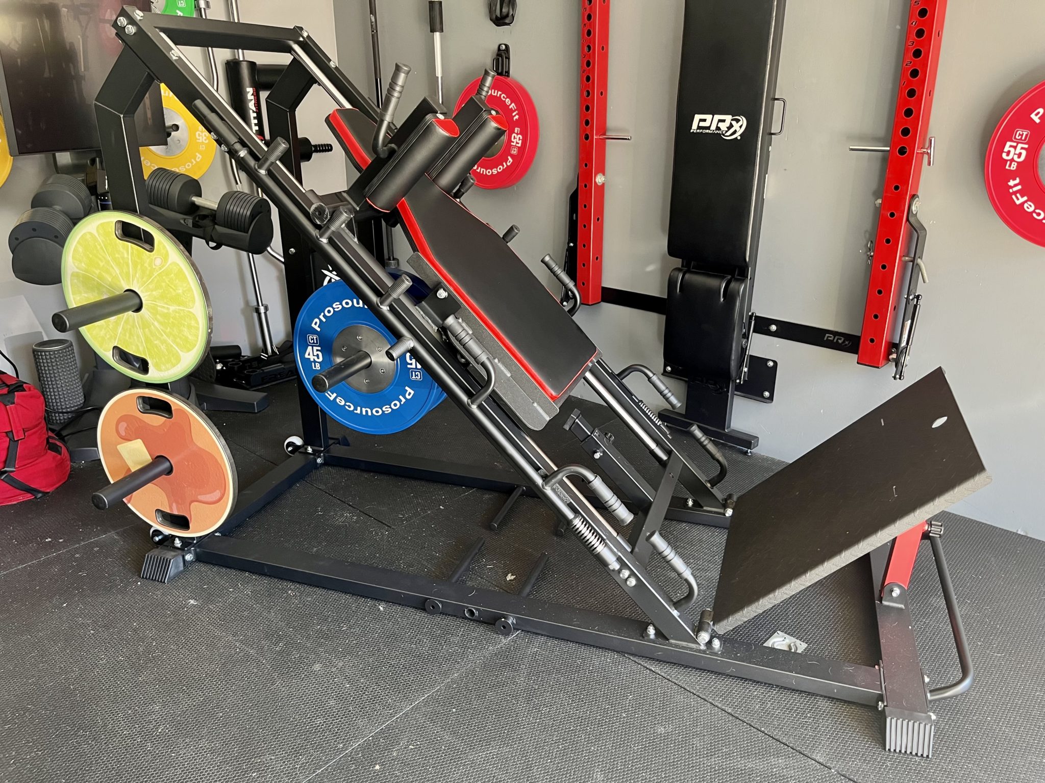 Leg Press Hack Squat Machine Review - GMWD Fitness Review