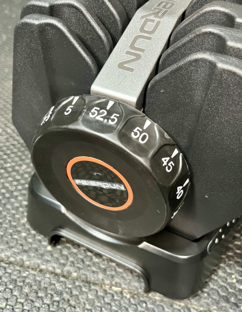 dial on the feierdun dumbbells