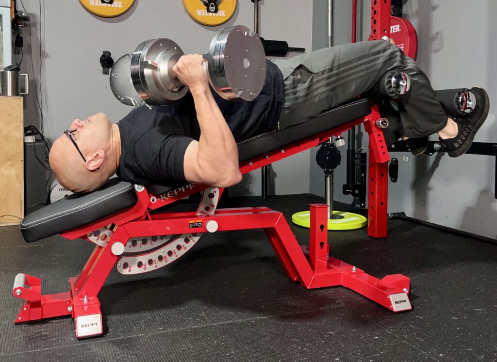 decline bench press on the keppi weight bench6000