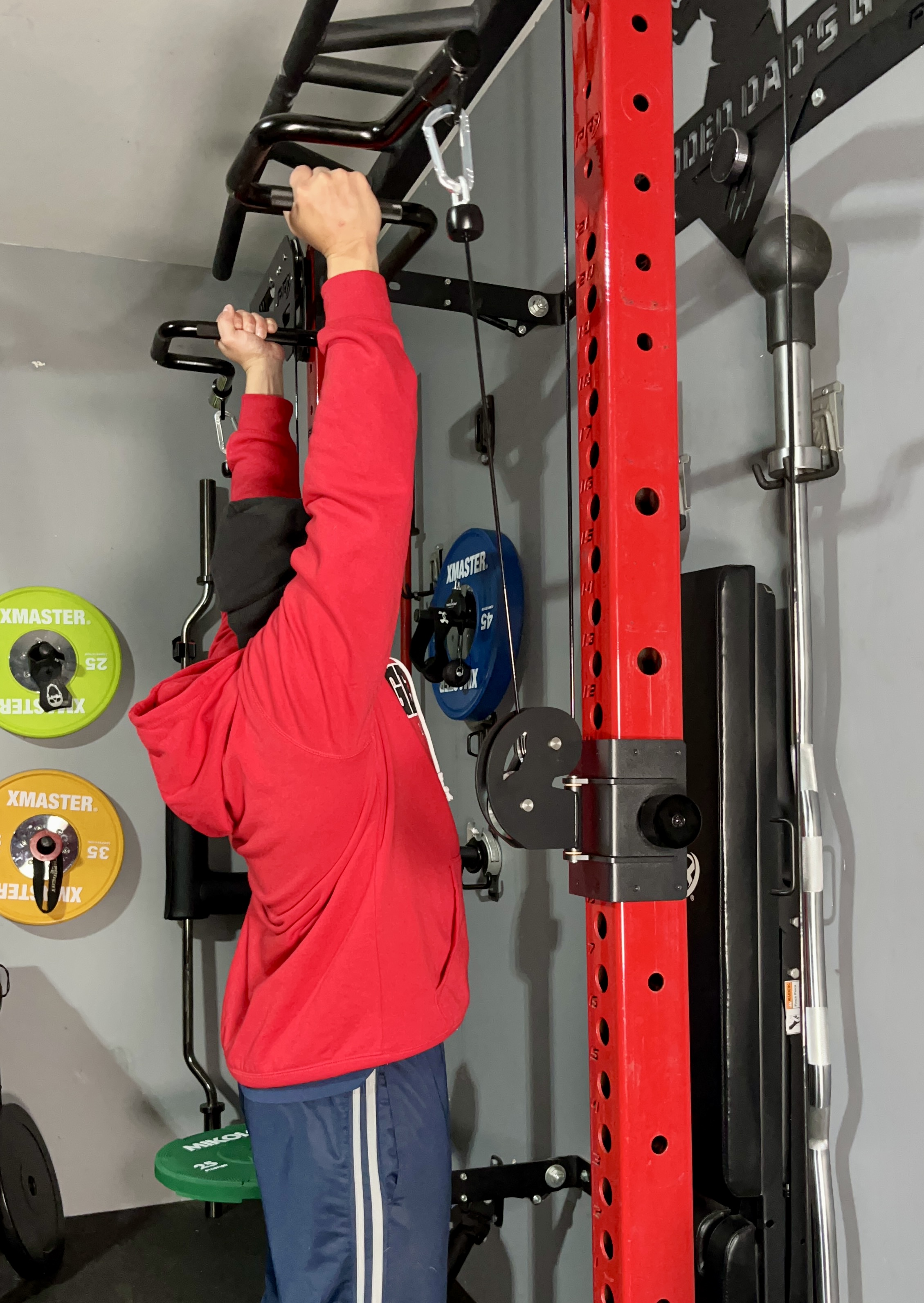 shoulder presses using the andreoni bar