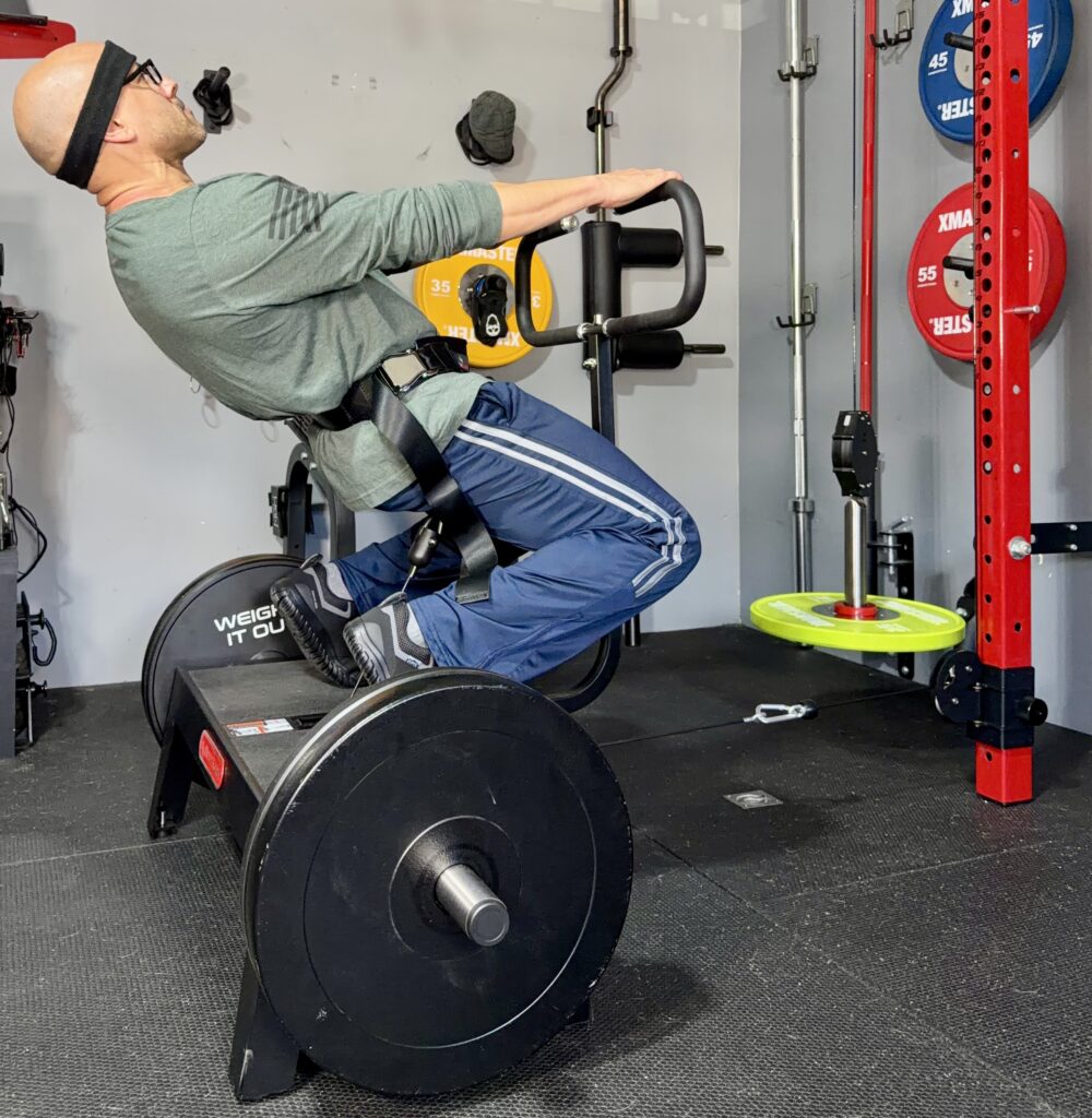 sissy squats hanging on to the handle bar